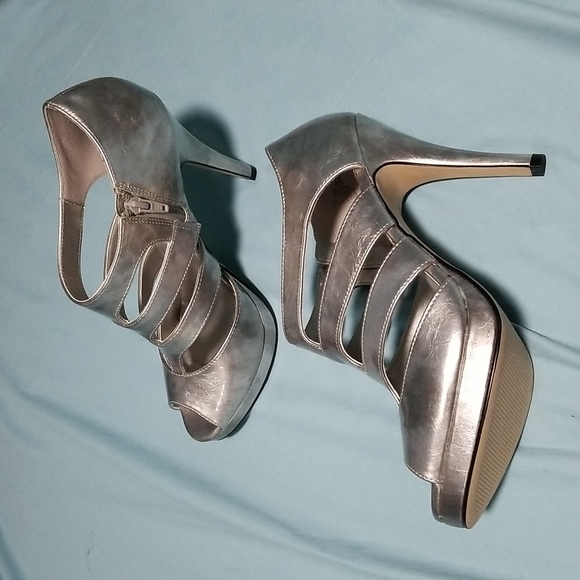 !!!FINAL SALE!!! Going To GW on Saturday Women's 4" heels with 1/2" platform - Picture 4 of 4